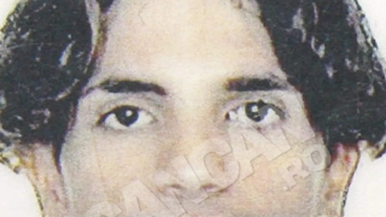 Provocare: n-ai cum sa ghicesti cine e brunetelul din fotografii!  Pustiul asta s-a transformat spectaculos in ultimii 14 ani!