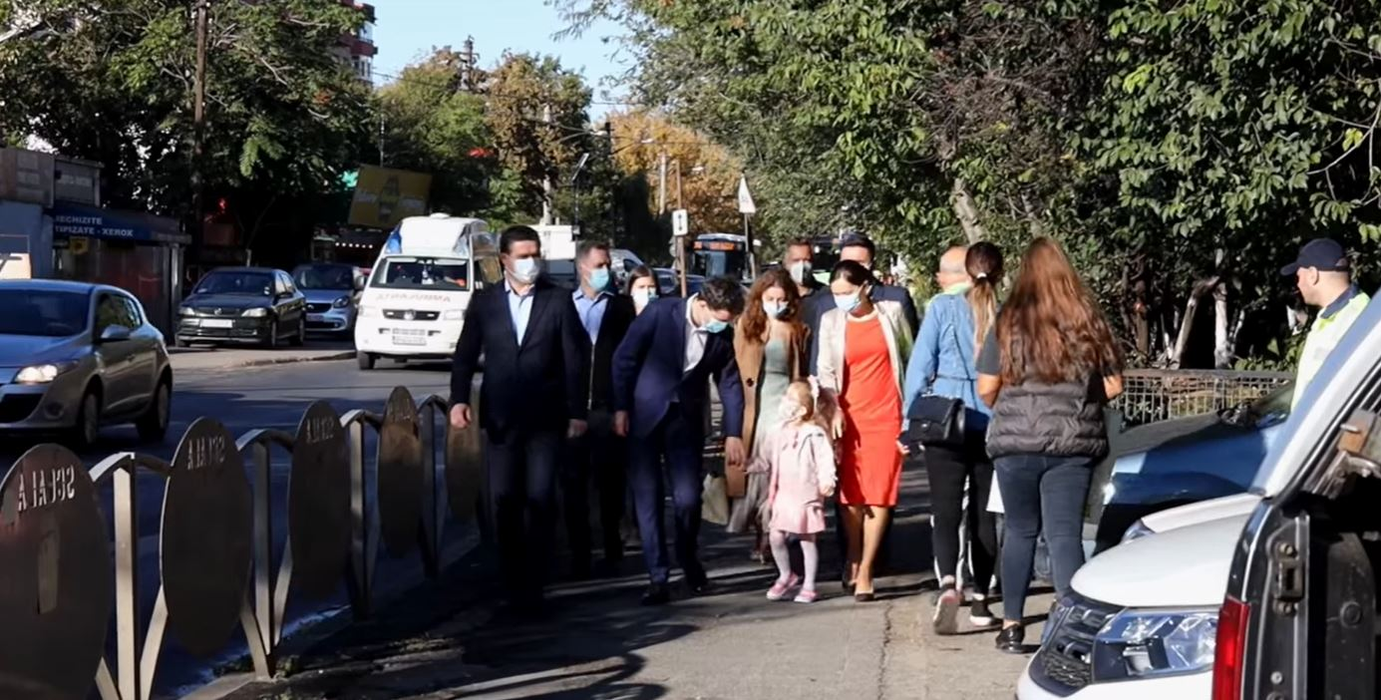 Cu ce se ocupă Mirabela Grădinaru, soţia lui Nicușor Dan! Noul primar general al Capitalei a cunoscut-o în timpul facultății pe cea care i-a dăruit o fetiță