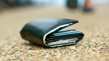 Un bărbat s-a dus la cumpărături de nuntă și și-a pierdut portofelul cu 3.500 de euro într-un mall din Iași! Ce a făcut polițistul care l-a găsit