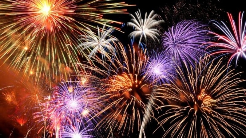 Un oraș din România renunță la artificiile de Revelion, din cauza poluării. Incredibil cu ce vor fi înlocuite