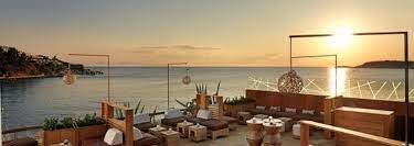 Restaurantul Matsuhisa are vedere către Golful Saronic