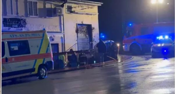 Autoritățile s-au chinuit ore întregi să scoată trupul neînsuflețit al românului din fiarele contorsionate ale autoturismului său/ sursă foto: social media