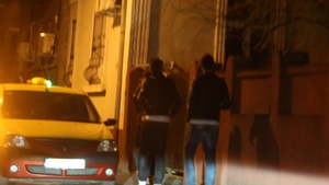 Joaca la matineu, dar "presteaza" in nocturna, la femei! Doi jucatori de baza ai Rapidului, prinsi in offside la BORDEL!