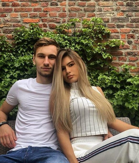 Cum arată “bomba sexy” a lui Denis Drăguș, atacantul echipei naționale! Avem imagini de colecție | GALERIE FOTO