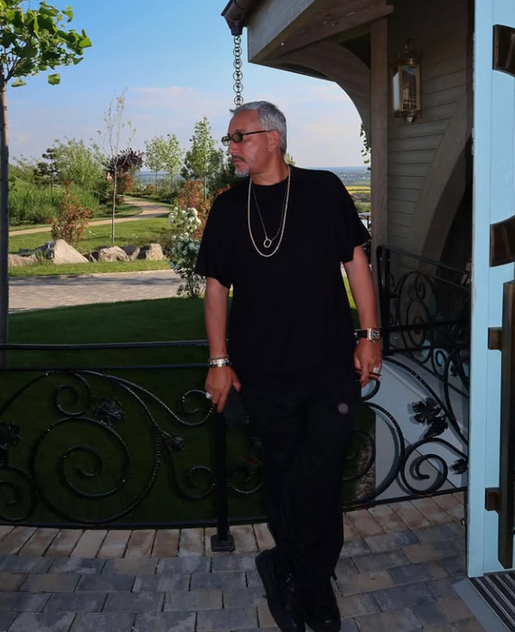 Joshua Castellano a trecut printr-un coșmar, din cauza unei bacterii luate dintr-un spital privat! ”Eram carne vie! Dacă nu plecam în străinătate, muream în două zile!”