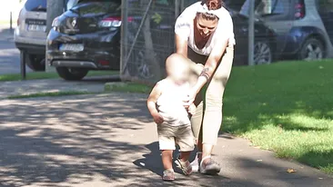 Antonia ne-a arătat şi sânii, şi burtica de gravidă! S-a dezbrăcat TOTAL în parc!