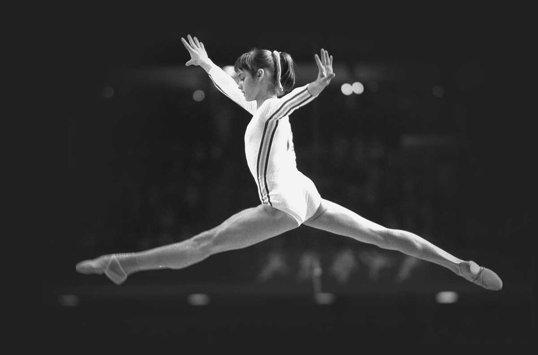 Nadia Comăneci este supranumită "Zeița de la Montreal"