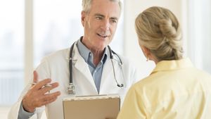 Este oficial! S-a schimbat vârsta la care medicii se pot pensiona