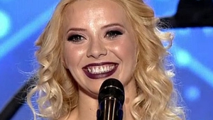 Florin Calinescu a vrut să cucerească o blondă seducătoare dar şi-a amintit...că e gay!