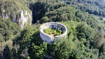 Unul dintre cele mai periculoase monumente istorice din lume se află în România! Cum arată şi unde este cetatea