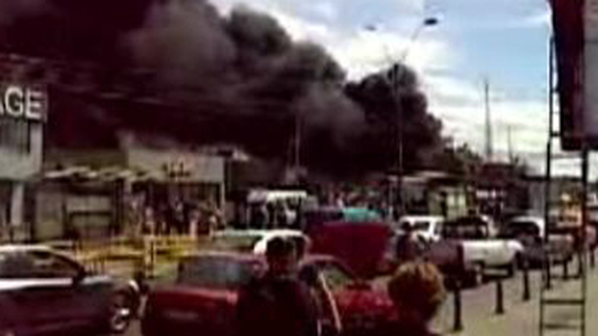 VIDEO A fost stins incendiul din Piata Crangasi din Capitala!
