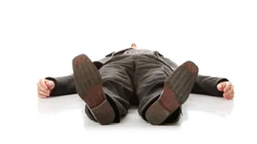 Un tanar a fost ucis in bataie! Ca sa scape, ucigasul a dat cu masina peste cadavru!