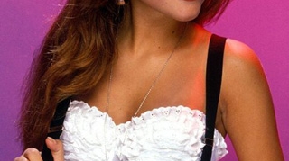 Poate ca a salvat-o clopotelul, dar timpul n-a crutat-o! Uite cum arata Tiffani Thiessen la 12 ani dupa "Beverly Hills"!