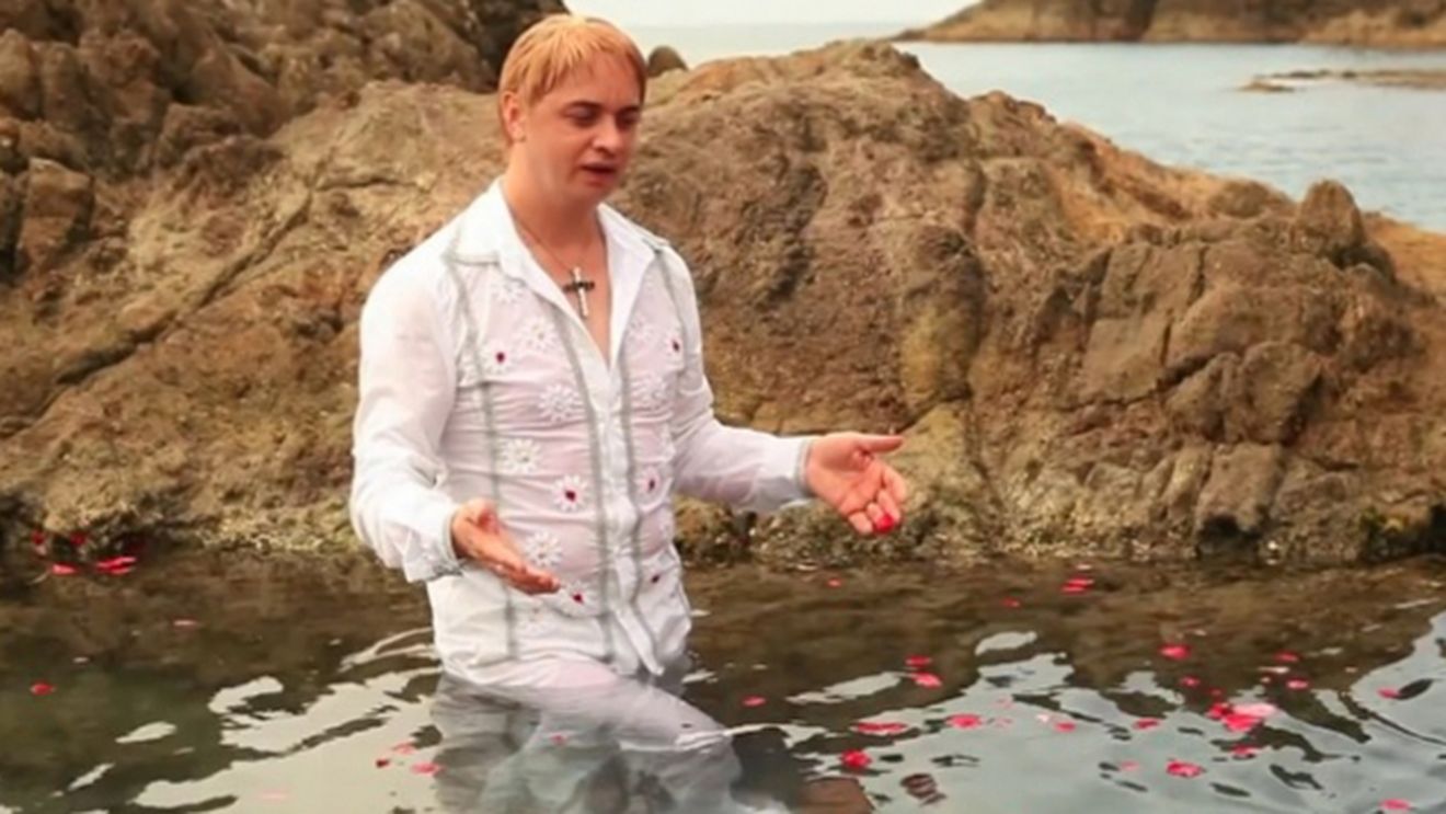 Cristi din Banat si-a scos tot aurul la plimbare! Vezi cum s-a afisat cantaretul!