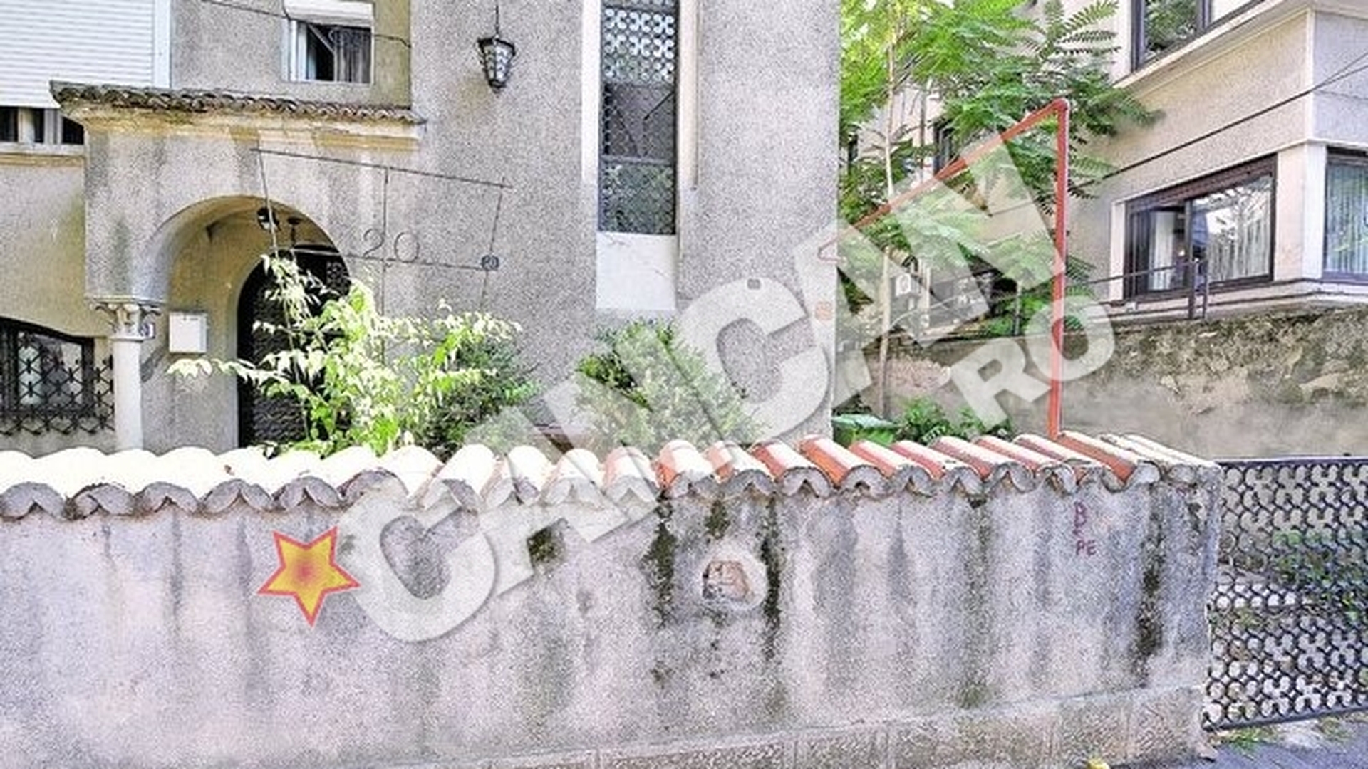Martorii care au auzit lovitura o indica pe Zavo drept suspect principal in cazul vandalizarii salonului de infrumusetare de langa vila ei! "Nu era nimeni pe strada, iar Oana avea un geam deschis"