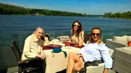 ZINA DUMITRESCU s-a relaxat pe lacul Snagov. Vezi cum mai arată celebra creatoare de modă