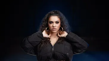 Cum arată Karmen Minune în costum de baie, gravidă în 7 luni