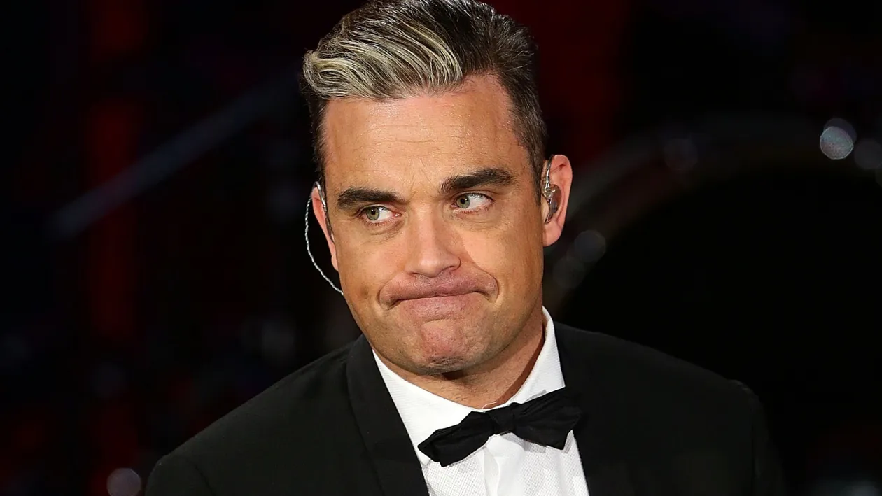 VIDEO! ROBBIE WILIAMS a folosit gel antibacterian după ce a dat mâna cu fanii