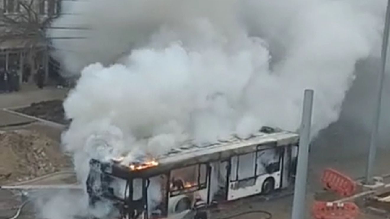 Călătoria groazei! La Galați, un autobuz, cu zeci de oameni în interior, a luat foc în timpul mersului