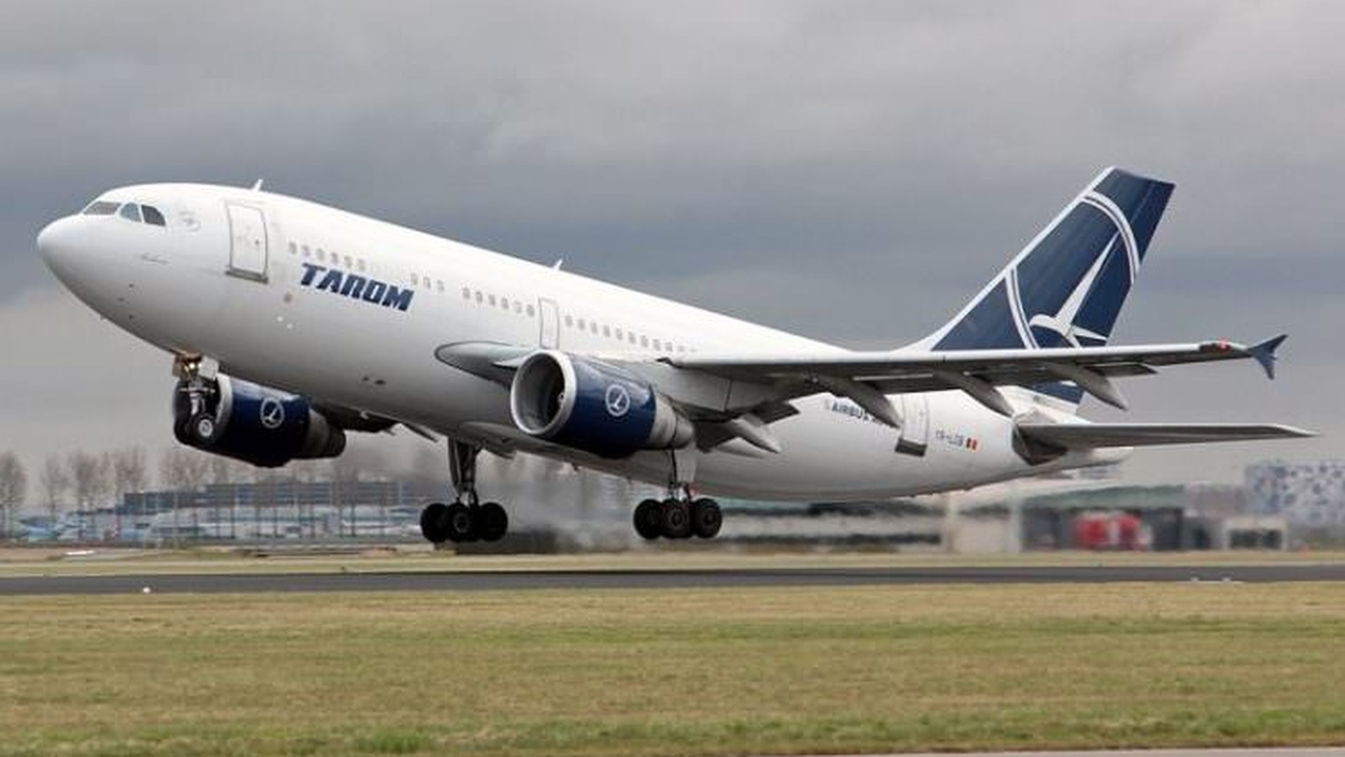 Eveniment neprevăzut pe Aeroportul Otopeni. Un avion a fost întors la sol din cauza unei „indicații neconforme”