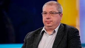 Sorin Ovidiu Balan, surprins in oras cu sotia lui. A asteptat-o linistit in timp ce ea a luat cu asalt toate magazinele