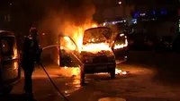 Alertă în Capitală, după ce un bărbat a incendiat o mașină. Oamenii legii susțin că a produs și alte pagube