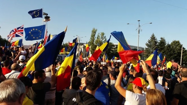 Șase protestatari din Piața Victoriei au avut nevoie de îngrijiri medicale