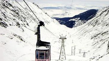 Saisprezece persoane nu pot cobori de la Balea Lac, din cauza vantului puternic