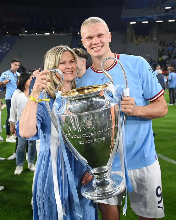 Cine e mama lui Erling Haaland. Sursa foto: Instagram