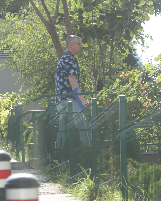 Alin Mastan a coordonat din umbră jandarmii la mitingul Diasporei. Bossul în cârjă are Touareg de serviciu și "bodyguard"!