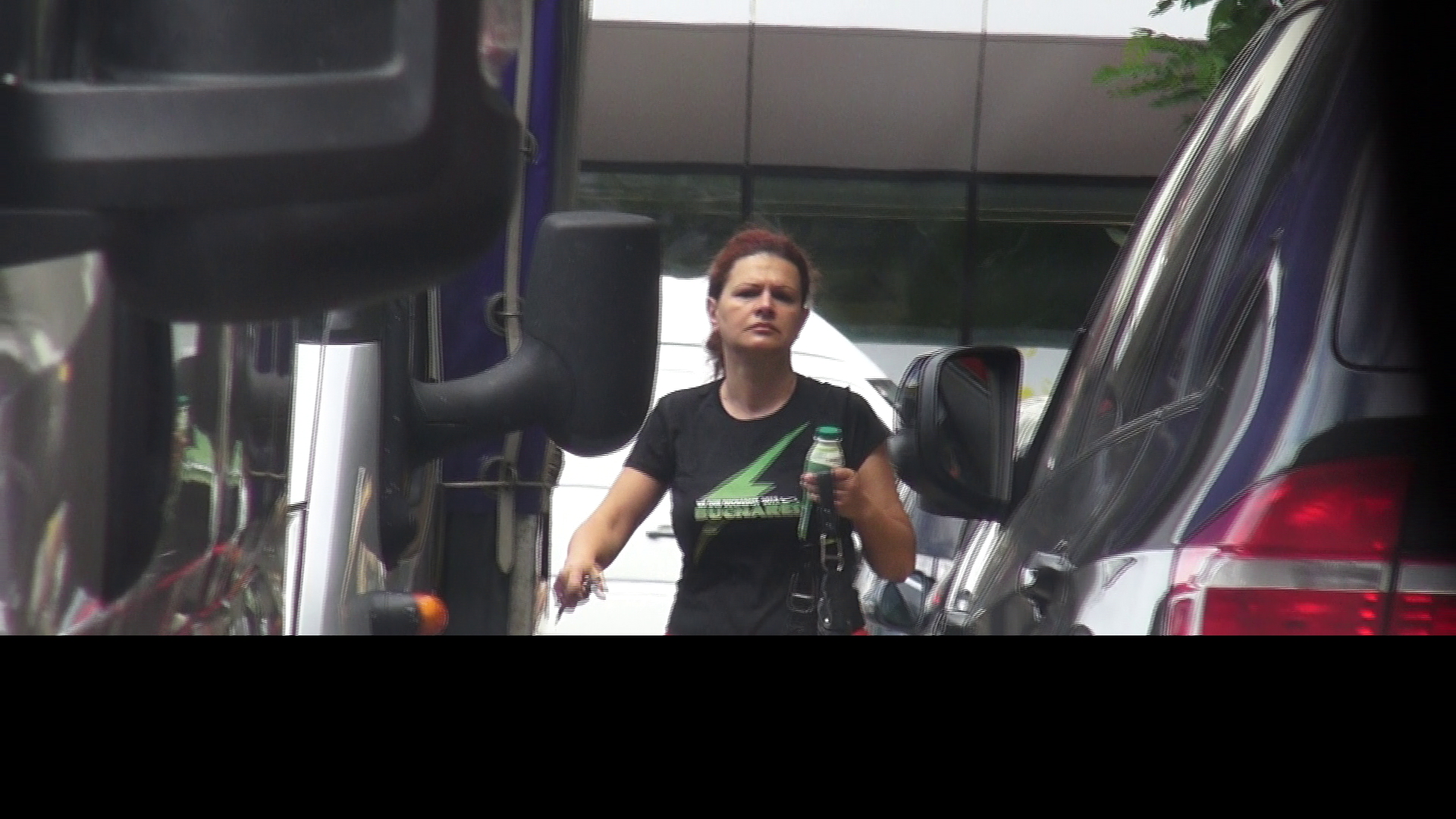 Maria Buza a dat in mintea cainilor! Vezi ce-a facut cand si-a scos cainele la plimbare!