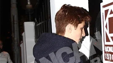 Reacţia sfâşietoare a fiului lui Şerban Ionescu! S-a aruncat peste sicriu şi şi-a strâns tatăl în braţe