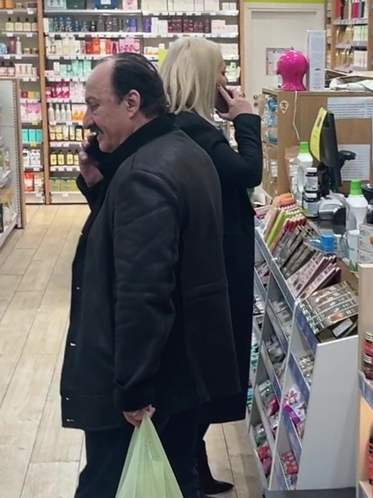 Cei doi vorbescu la telefon (SURSA FOTO: CANCAN.RO)