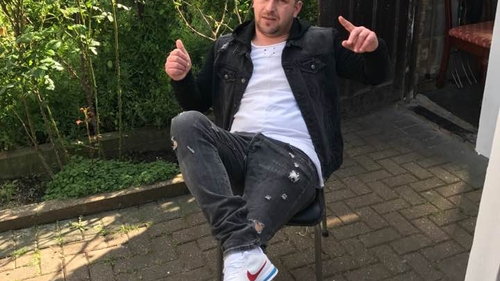 Atenţie! Imagini cu un puternic impact emotional Un brutar român i-a atacat pe terorişti din Londra cu… mătura şi făcăleţul: ”I-am dat un baschet în cap de l-am zăpăcit!”