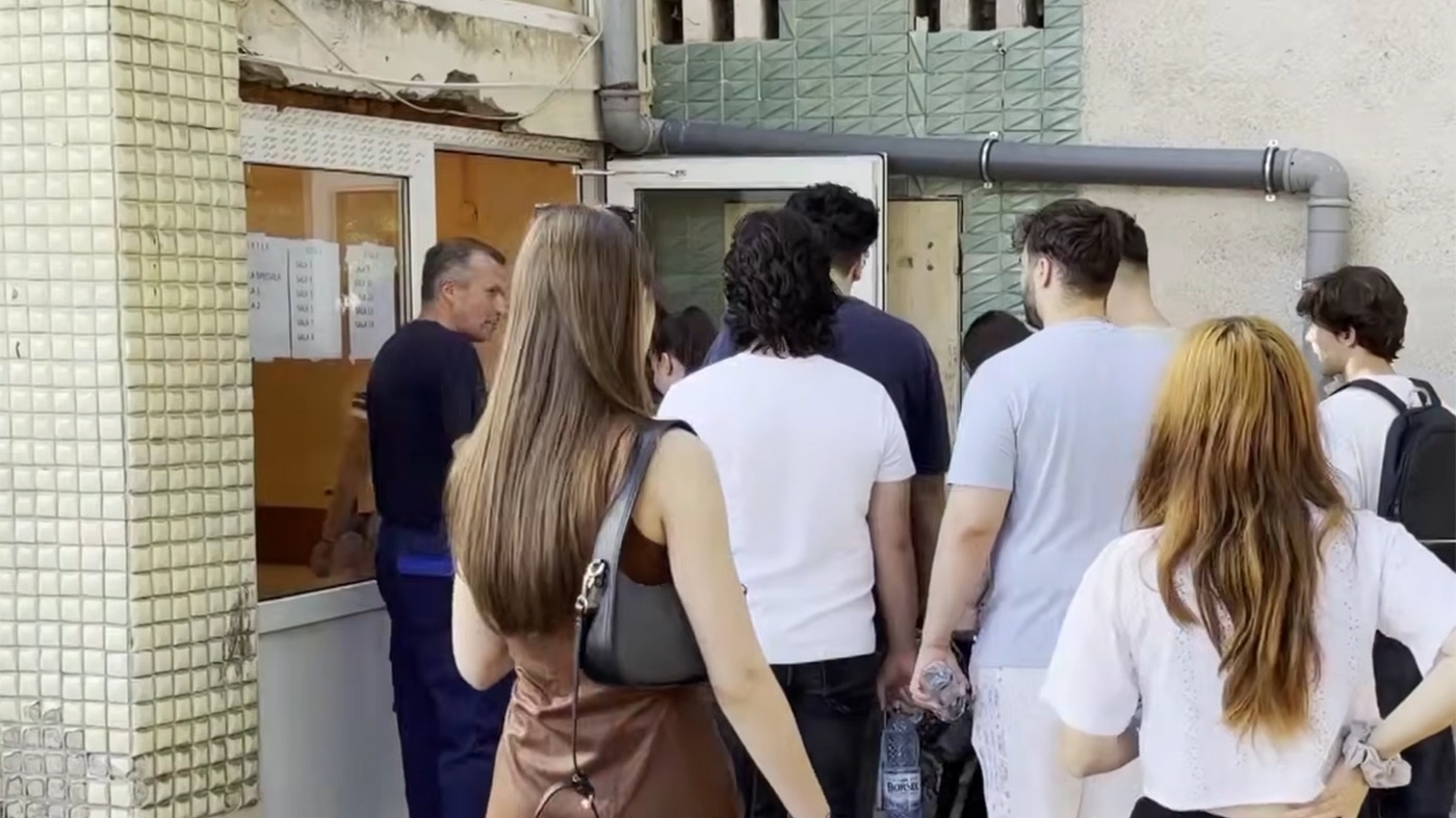 A confundat BAC-ul cu NUBA! Cum s-a putut îmbrăca un elev din Mehedinți la Bacalaureat