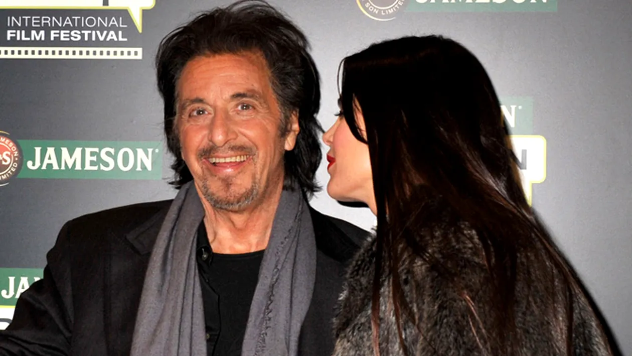Al Pacino e mort dupa iubita lui! Ia uite cum o soarbe din priviri!