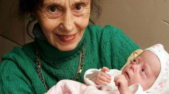 Fiica Adrianei Iliescu este la sfârșitul clasei a X-a. Cum arată acum copila femeii care a născut la 66 de ani