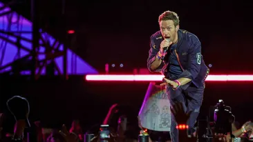 Directorul unei mari companii de tech, surprins în timp ce își înșela soția cu o colegă la concertul Coldplay. Liderul trupei i-a dat în vileag fără să vrea!
