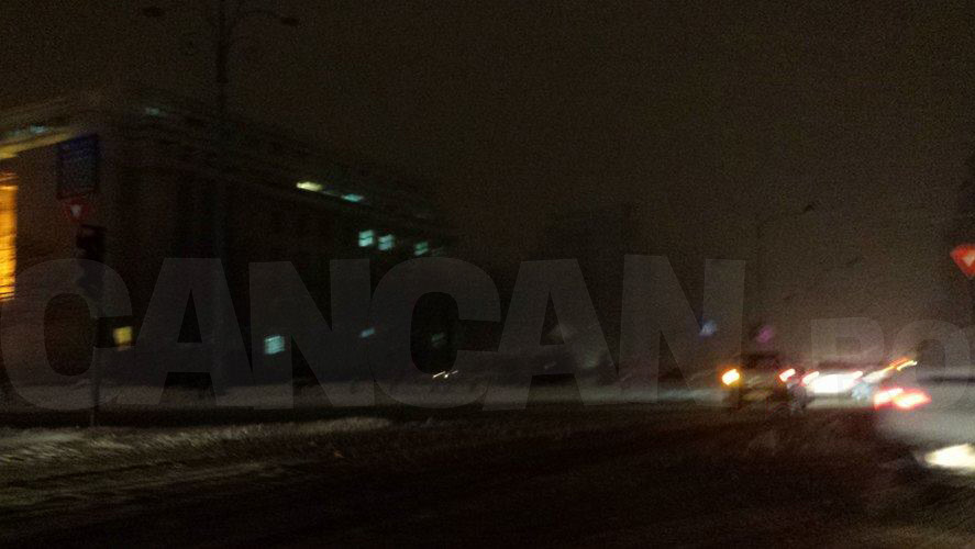 Protestatari pe întuneric! A picat curentul în Piaţa Victoriei şi Aviatorilor