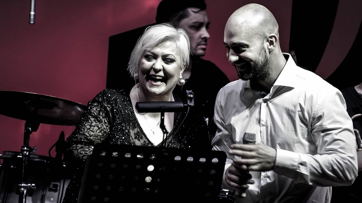 Surpriză în showbiz! Familia Monicăi Anghel se măreşte. Este însărcinată din nou
