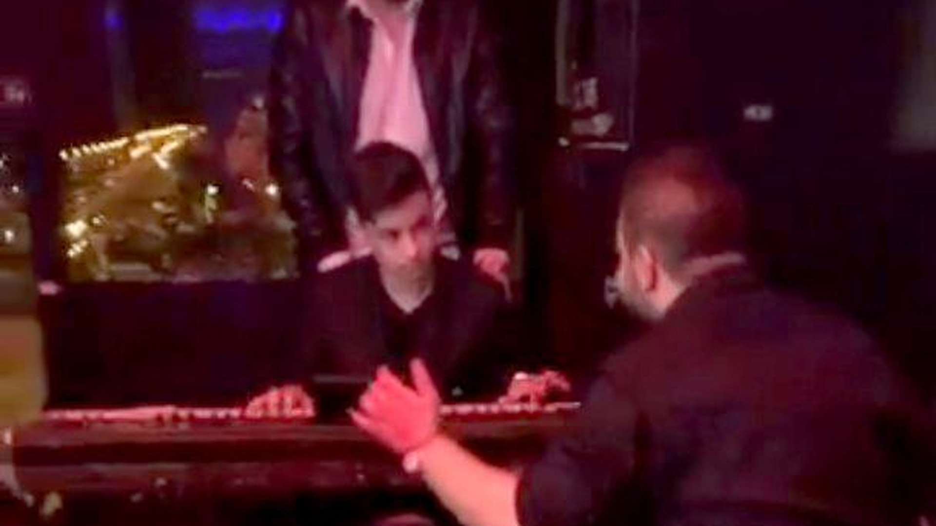 Florin Salam câștigă mai mulți bani la cântări de când fiul lui Danny i s-a alăturat în formație. Cum l-a recompensat „Regele” pentru talent