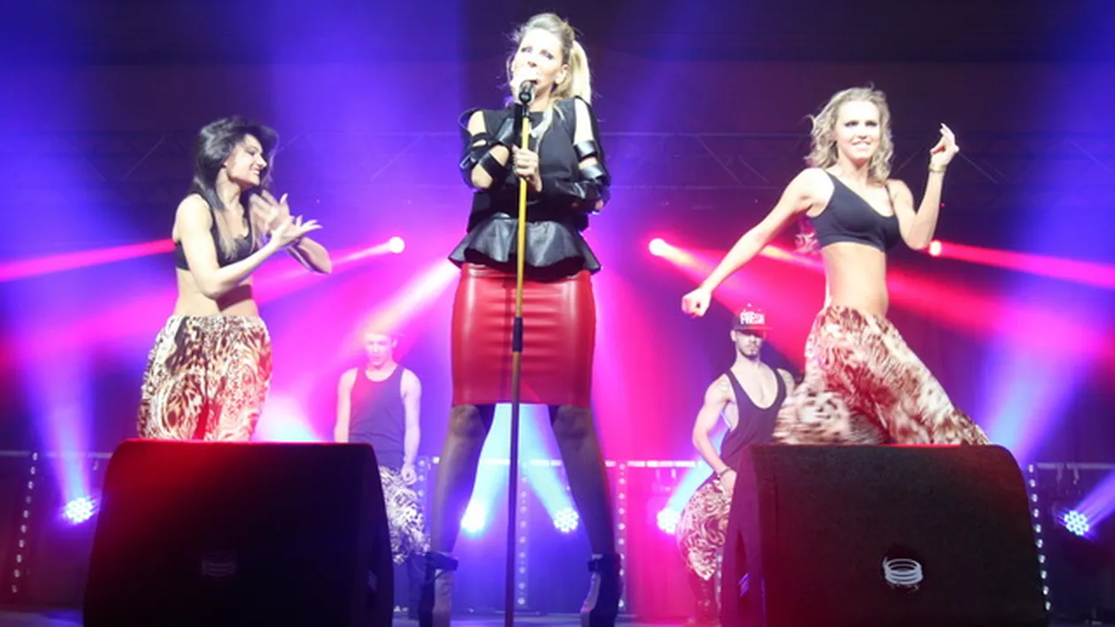 A fost fantastic in plastic, acum e pielea la moda! Vedetele si-au etalat trupurile imbracate in cel mai sexy material