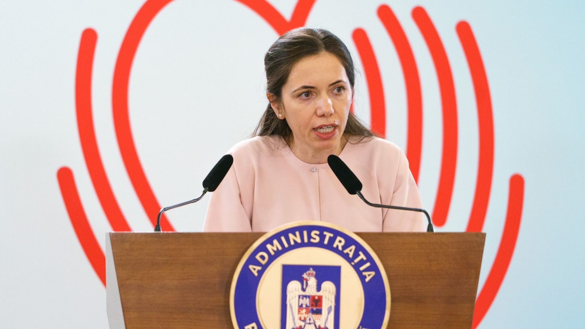 Cum a apărut Mirabela Grădinaru la evenimentul Administrației Prezidențiale? Cât a costat rochia partenerei lui Nicușor Dan