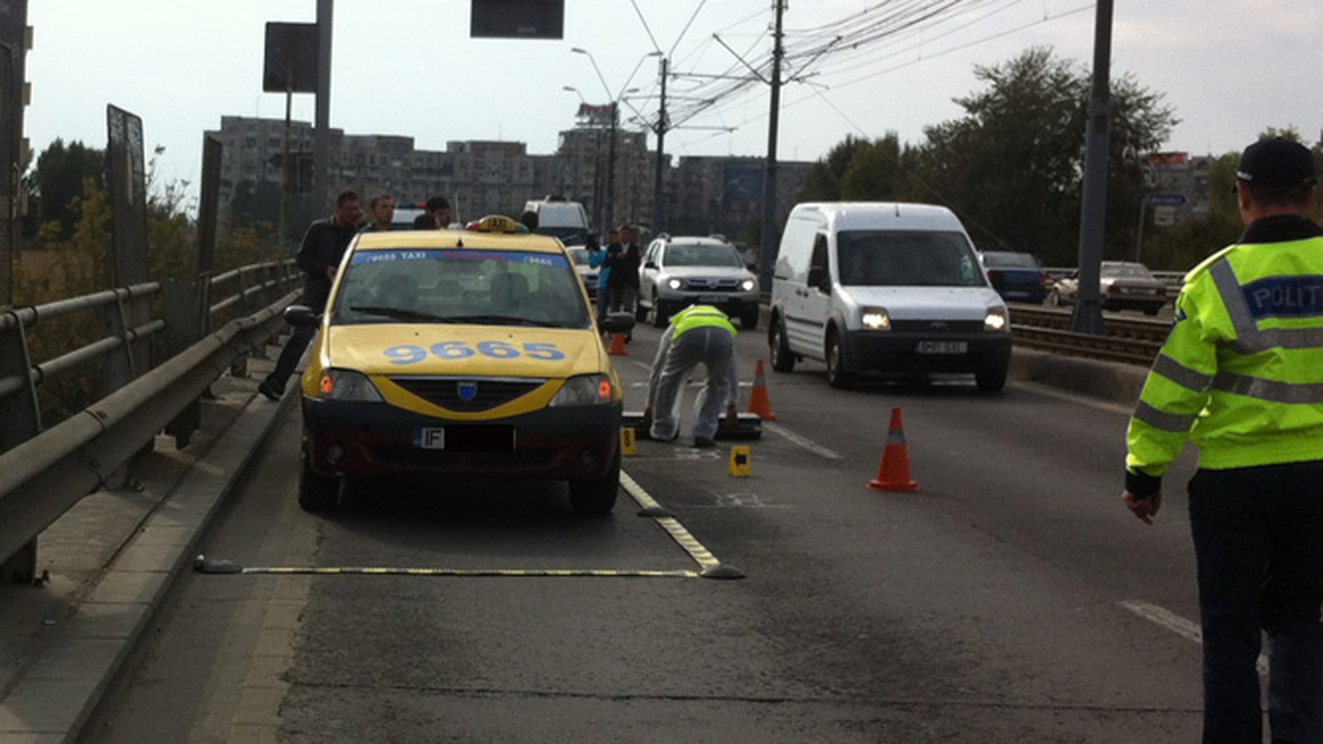 Gesturile socante ale mamei criminale! Si-a aruncat bebelusul din taxi, iar apoi a incercat sa-i dea drumul de pe podul Grant! Soferul de taxi a salvat fetita in ultimul moment!