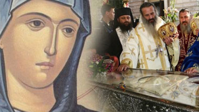 Mare sarbatoare astazi la crestini! Sfanta Cuvioasa Parascheva este ocrotitoarea romanilor. Sute de mii de oameni vin sa-i atinga