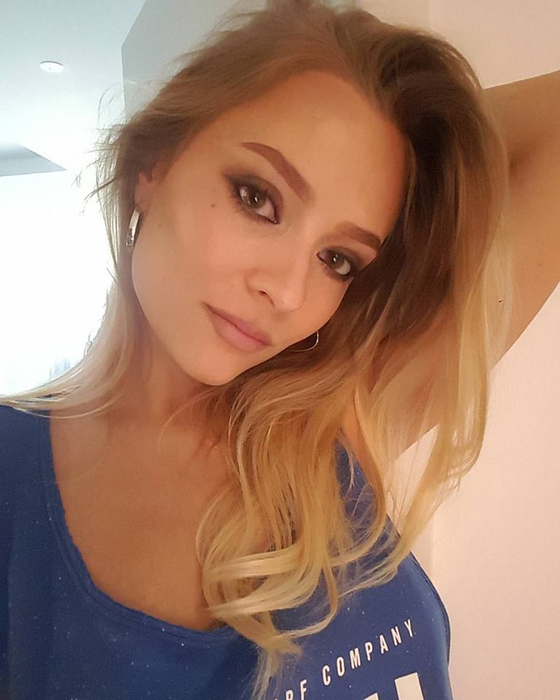 Sora Deliei își avertizează fanii, după ce i-a fost furată identitatea: ”Împrumută bani în numele meu”
