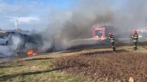 Incendiu pe DN 1! O mașină a luat foc lângă Aeroportul Băneasa
