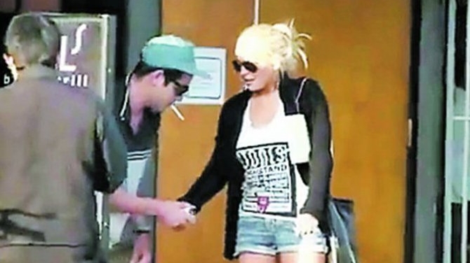 Lindsay Lohan si-a luat cocaina in strada