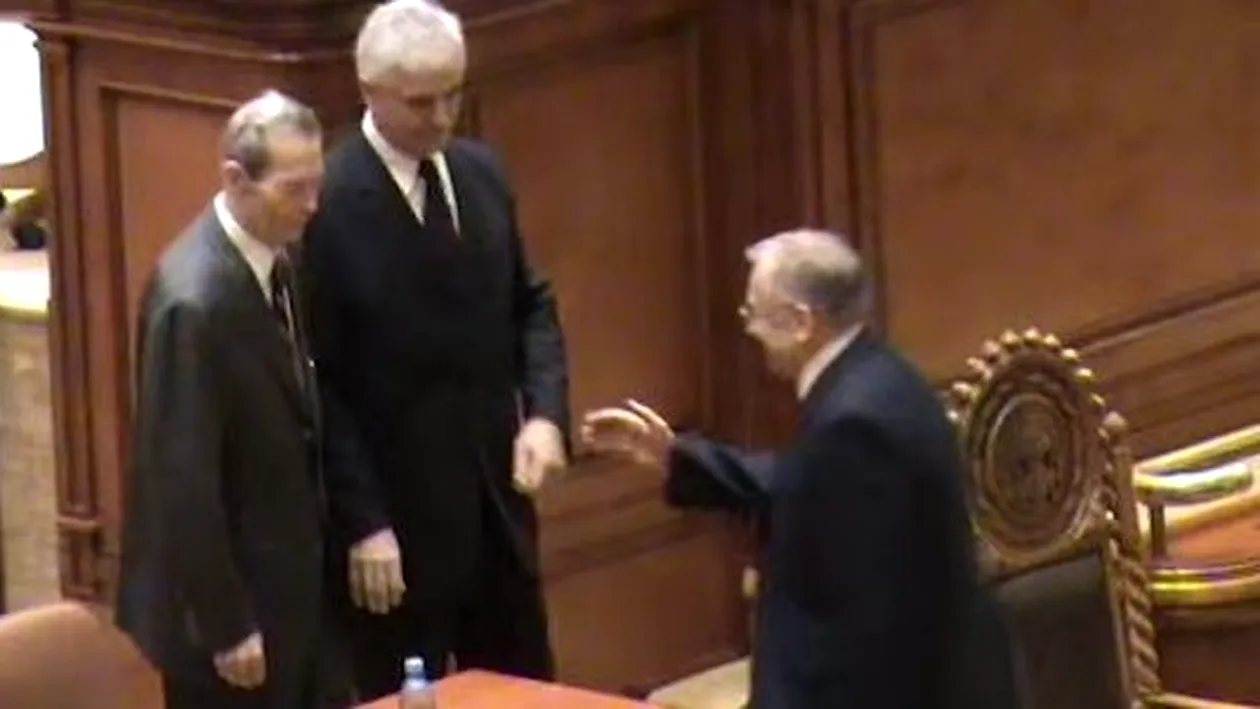 VIDEO / Ce a scris Ion Iliescu pe blogul său, după moartea Regelui. Fostul preşedinte l-a expulzat din România în 1990, iar în urmă cu 6 ani, a rămas cu mâna întinsă...