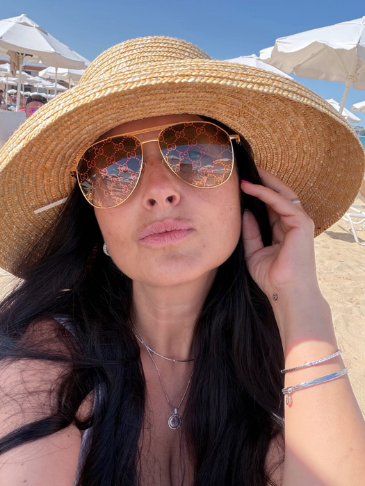 Gabriela Cristea face senzație pe litoralul din Bulgaria. Apariție îndrăzneață în costum de baie